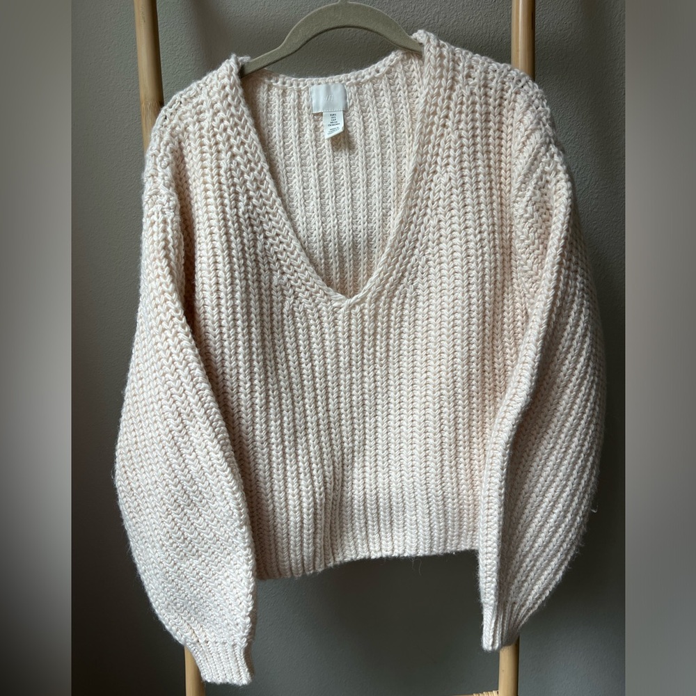 H&M Womens v neck pullover knit sweater